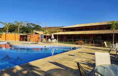 Imagem: A casa possui 3 Dormitórios, 4 Banheiros, 4 Vagas na garagem