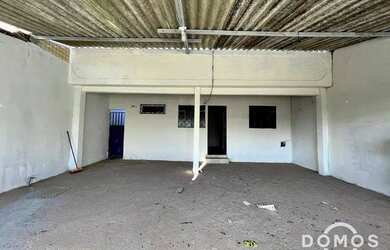 Imagem: A casa possui 2 Dormitórios, 1 Banheiro, 2 Vagas na garagem