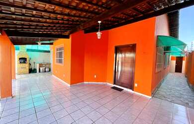 Imagem: A casa possui 3 Dormitórios, 3 Banheiros, 3 Vagas na garagem