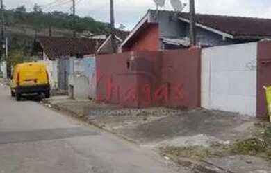 Imagem: A casa possui 2 Dormitórios, 2 Banheiros, 2 Vagas na garagem