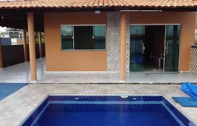 Imagem: A casa possui 3 Dormitórios, 3 Vagas na garagem e está localizado