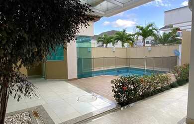 Imagem: A casa em condomínio possui 4 Dormitórios, 5 Banheiros, 2