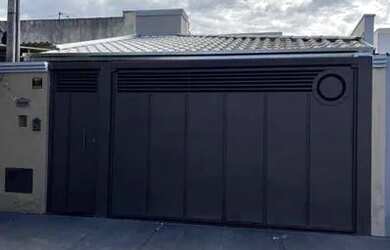 Imagem: A casa à venda possui 3 Dormitórios, 3 Banheiros e 2 Vagas