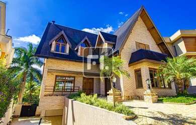 Imagem: A casa em condomínio possui 5 Dormitórios, 5 Banheiros, 5