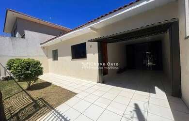 Imagem: A casa possui 2 Dormitórios, 1 Banheiro, 2 Vagas na garagem