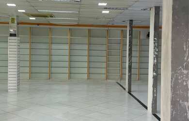 Imagem: Calçada, 200m2, mais mezaninos, lojas