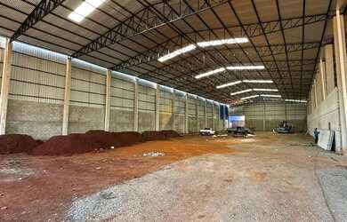 Imagem: O depósito possui 5 Vagas na garagem e 3500m² de Área e está