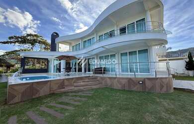 Imagem: A casa possui 5 Dormitórios, 1 Banheiro, 4 Vagas na garagem