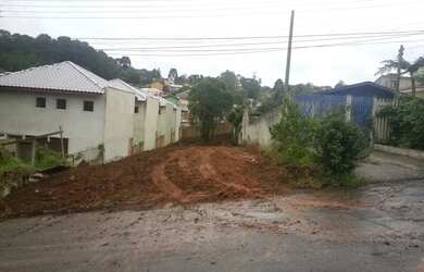 Imagem: O terreno possui 500m² de Área e está localizado em Tingui