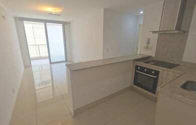 Imagem: O apartamento possui 1 Dormitório, 2 Banheiros, 1 Vaga na garagem