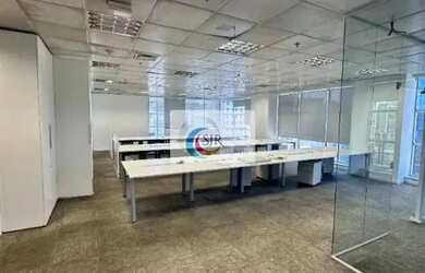 Imagem: O depósito possui 5 Vagas na garagem, 288m² de Área e está