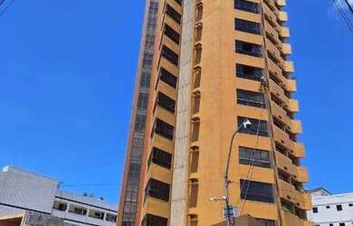 Imagem: O apartamento possui 5 Dormitórios, 3 Banheiros, 2 Vagas na