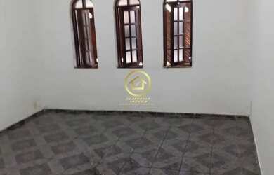 Imagem: A casa possui 3 Dormitórios, 1 Banheiro, 3 Vagas na garagem