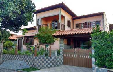 Imagem: A casa em condomínio possui 5 Dormitórios, 5 Banheiros, 4