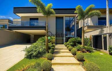 Imagem: A casa em condomínio possui 5 Dormitórios, 5 Banheiros, 4