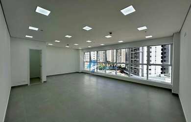 Imagem: O depósito possui 1 Vaga na garagem, 68m² de Área e está