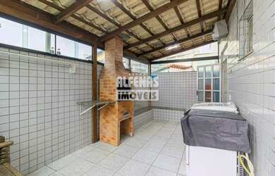 Imagem: O apartamento possui 3 Dormitórios, 2 Banheiros, 2 Vagas na