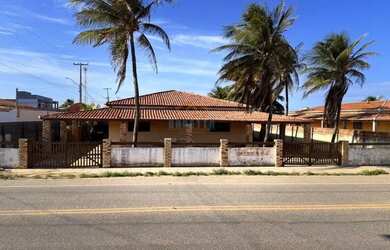 Imagem: A casa possui 5 Dormitórios, 4 Banheiros, 5 Vagas na garagem