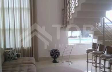 Imagem 5: A casa possui irrigação automática, cortina elétrica, portas dos quartos...