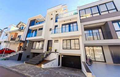 Imagem: A casa em condomínio possui 2 Dormitórios, 3 Banheiros, 3