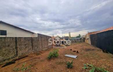 Imagem: O terreno possui 395m² de Área e está localizado em Segismundo