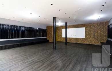 Imagem: O depósito possui 4 Vagas na garagem, 192m² de Área e está