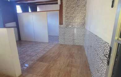 Imagem: A casa possui 1 Dormitório, 1 Banheiro e está localizado