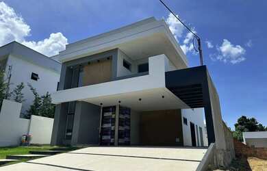 Imagem: A casa em condomínio possui 4 Dormitórios, 5 Banheiros, 4