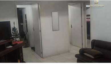 Imagem: O apartamento possui 3 Dormitórios, 1 Banheiro, 1 Vaga na garagem