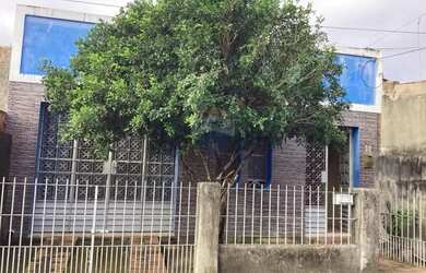 Imagem: A casa possui 2 Dormitórios, 1 Banheiro, 1 Vaga na garagem