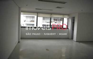 Imagem: O depósito possui 3 Vagas na garagem e 158m² de Área e está