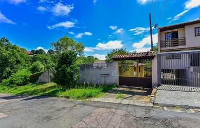 Imagem: A casa possui 3 Dormitórios, 1 Banheiro, 438m² de Área, Imóvel