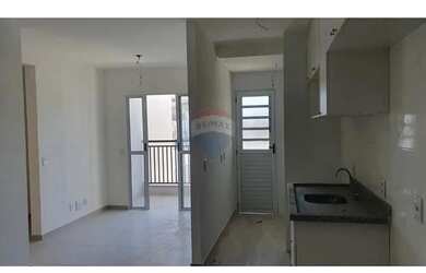 Imagem: O apartamento possui 2 Dormitórios, 1 Banheiro, 1 Vaga na garagem