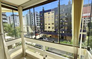 Imagem: Oportunidade com sacada de frente para a rua!