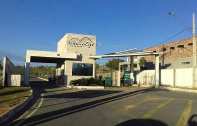 Imagem: O terreno e possui Dormitórios, Suítes, Banheiros, 1000-0m²