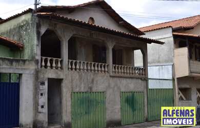 Imagem: A casa possui 4 Dormitórios, 1 Banheiro, 5 Vagas na garagem