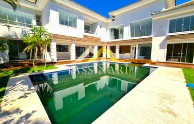 Imagem: A casa em condomínio possui 5 Dormitórios, 5 Banheiros, 4