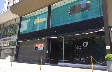 Imagem: O depósito possui 5 Vagas na garagem, 284m² de Área e está