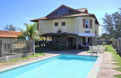 Imagem: A casa possui 5 Dormitórios, 5 Vagas na garagem e está localizado