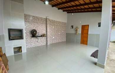 Imagem: A casa possui 3 Dormitórios, 3 Banheiros, 3 Vagas na garagem