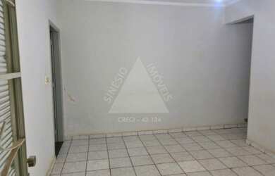 Imagem: A casa possui 3 Dormitórios, 2 Banheiros, 1 Vaga na garagem