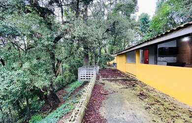 Imagem: A casa possui 3 Dormitórios, 3 Banheiros, 3 Vagas na garagem