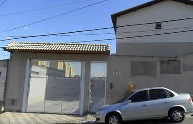 Imagem: A casa possui 2 Dormitórios, 2 Banheiros, 2 Vagas na garagem