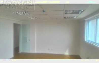 Imagem: O depósito possui 1 Vaga na garagem, 30m² de Área e está