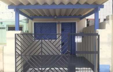 Imagem: A casa possui 2 Dormitórios, 1 Banheiro, 1 Vaga na garagem