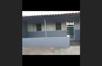 Imagem: A casa possui 1 Dormitório, 1 Banheiro e está localizado