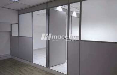 Imagem: O depósito possui 1 Vaga na garagem, 200m² de Área e está