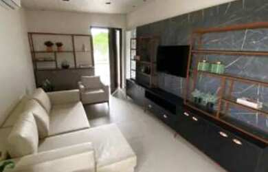 Imagem: A casa possui 3 Dormitórios, 2 Banheiros, 1 Vaga na garagem