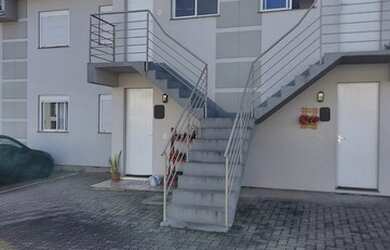 Imagem: A casa possui 3 Dormitórios, 1 Banheiro, 1 Vaga na garagem