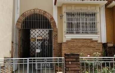 Imagem: A casa possui 3 Dormitórios, 3 Banheiros, 5 Vagas na garagem